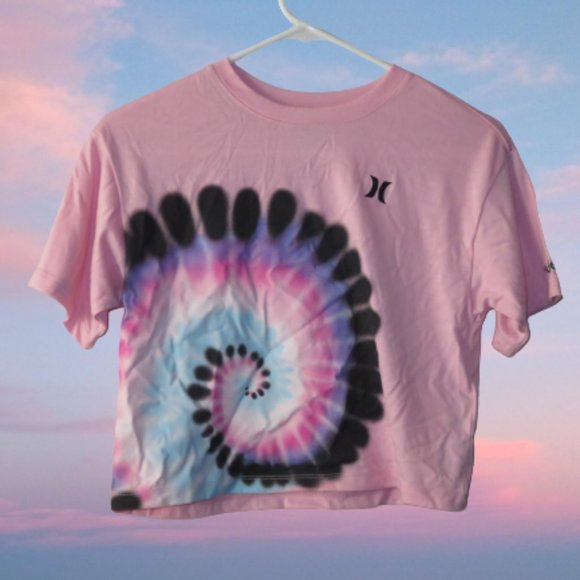 Hurley Tops - NWOT Hurley Pink Spiral Tie-Dye Crop Tee